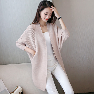 Дълга дамска жилетка с широки ръкави в светли и тъмни цветове