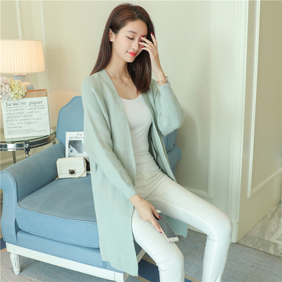 Дълга дамска жилетка с широки ръкави в светли и тъмни цветове