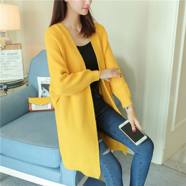 Дълга дамска жилетка с широки ръкави в светли и тъмни цветове