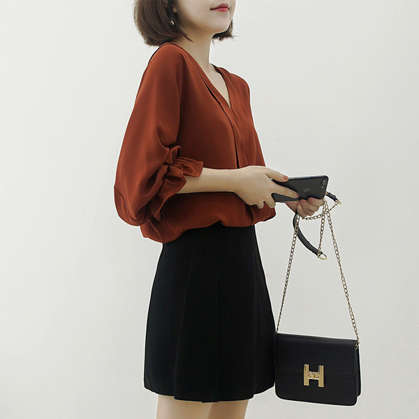 Camasa de dama eleganta model free cu decolteu in V - doua culori