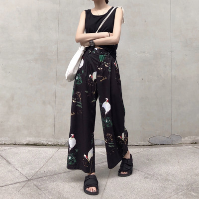 Дамски панталон с десен и висока талия - широк модел