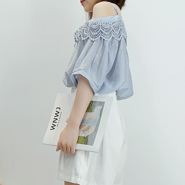 Cămașă elegantă de damă cu un singur umăr și broderie în albastru