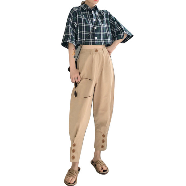 Pantaloni moderni de dama de culoare bej cu nasturi decorativi