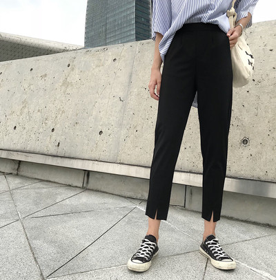 Спортно-елегантен дамски панталон в черен цвят с висока талия