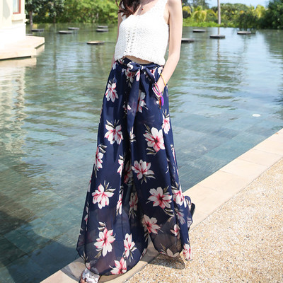 Pantaloni de dama cu motive florale si curea in mai multe modele