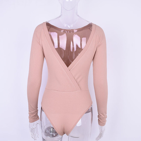 Női test hosszú ujjal és nyitott háttal