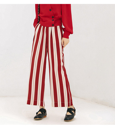 Раиран дамски панталон в червен цвят