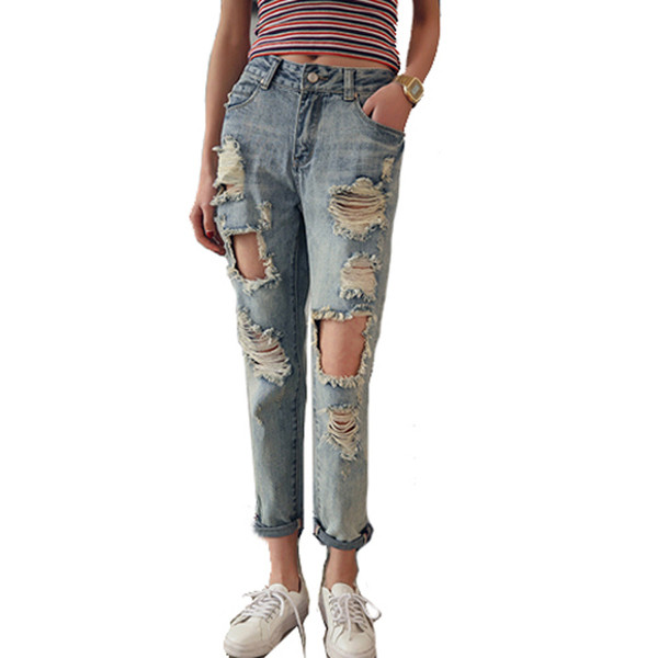 Дамски дълги дънки с разкъсани мотиви в светъл цвят