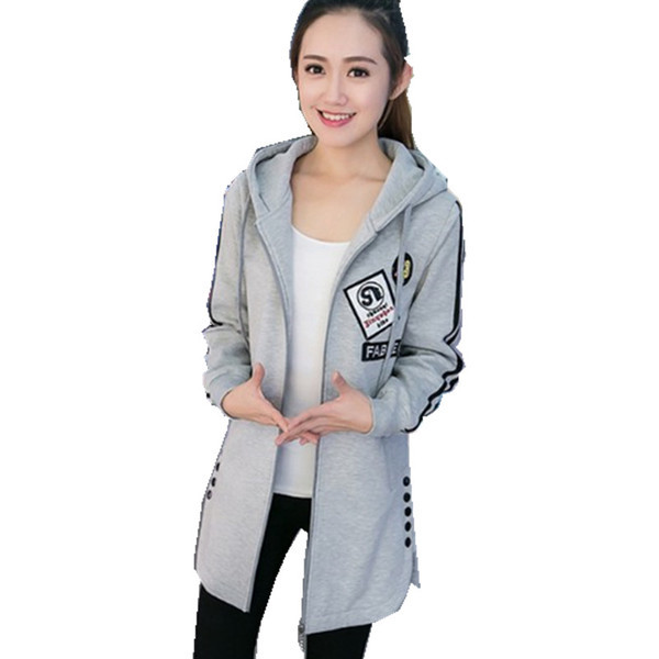 Дамски дълъг суичър с качулка, емблема и декорация копчета