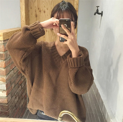 Стилен дамски пуловер с V-образно деколте  в няколко цвята 