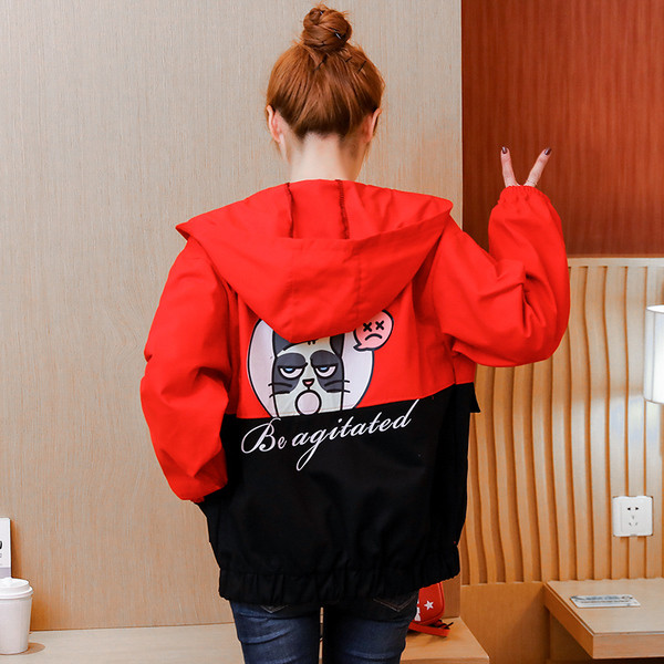 Дамско ежедневно яке в няколко модела с качулка, надпис и щампа 