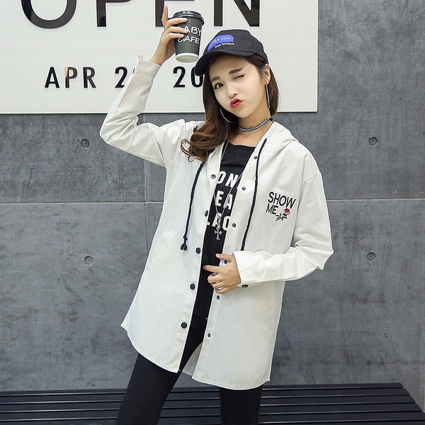 Дамско дълго яке с бродерия във формата на цвете и надпис