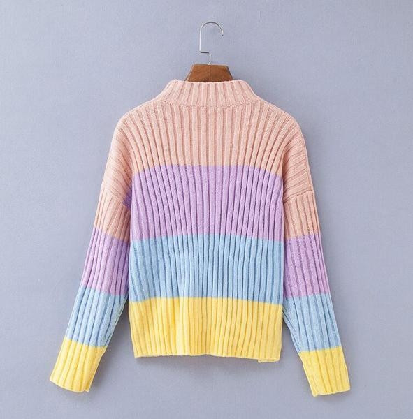 Μοντέρνα σορτς πουλόβερ κυρίες σε ρέοντα χρώματα