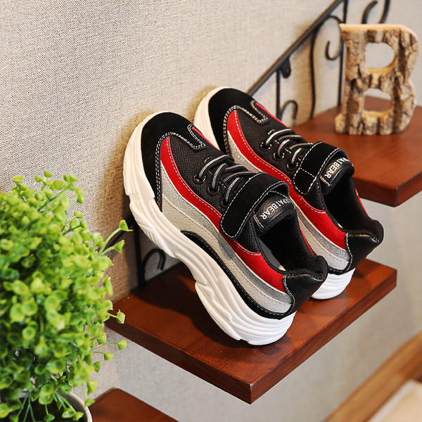 Μοντέρνα αναπνεύσιμα παιδικά παπούτσια σε δύο χρώματα