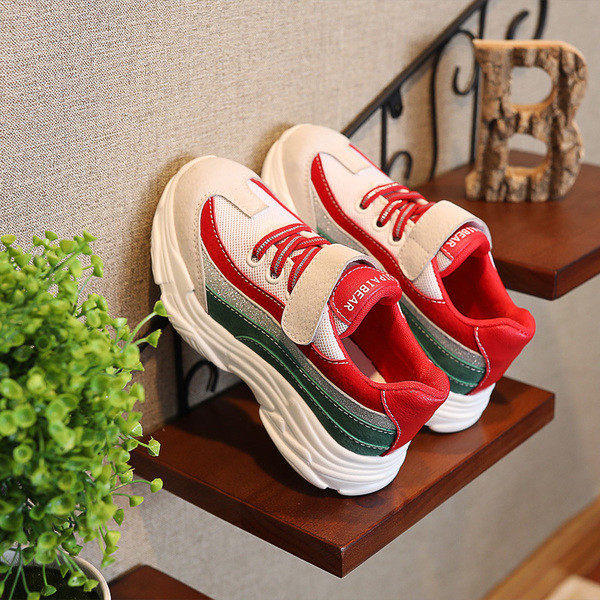 Μοντέρνα αναπνεύσιμα παιδικά παπούτσια σε δύο χρώματα