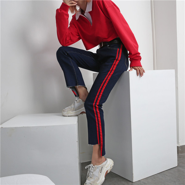 Blugi moderni de dama in albastru cu margini rosii