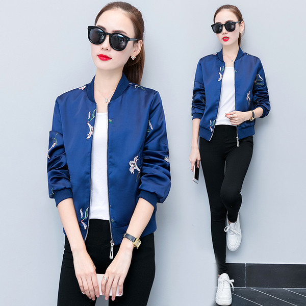 Дамско стилно тънко яке с бродерия във формата на цвете