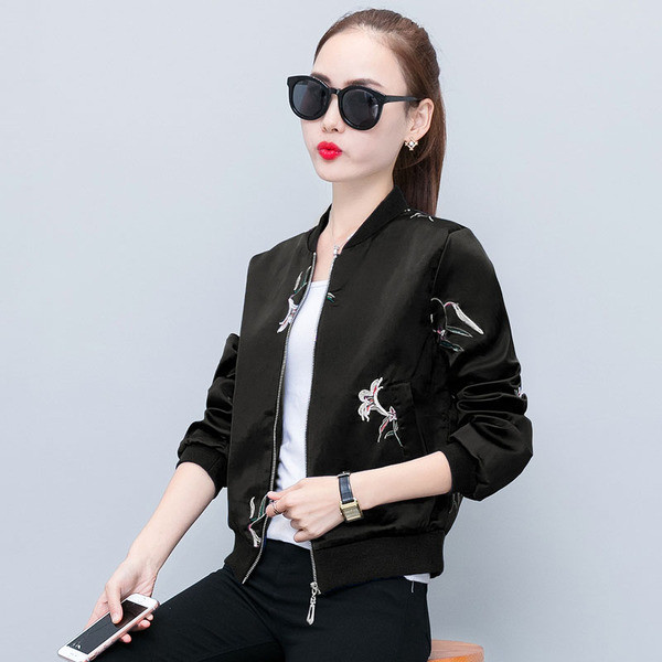 Дамско стилно тънко яке с бродерия във формата на цвете