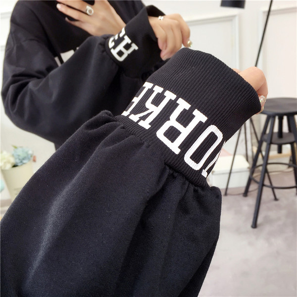 Bluză de damă sport-casual cu inscripție colorată în mai multe culori