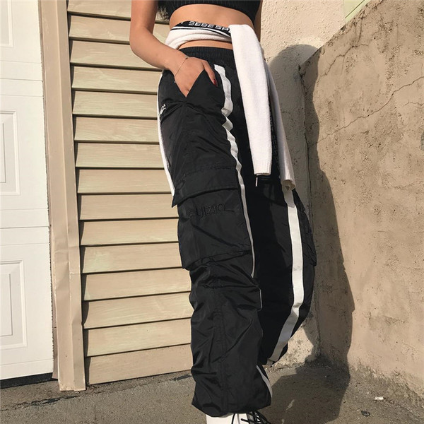 Pantaloni sport de damă în negru cu margini albe