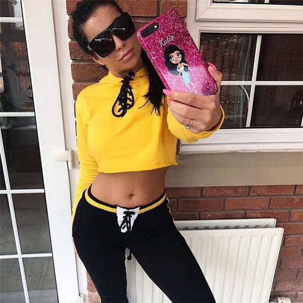 Γυναικείο μπλουζάκι με μακριά μανίκια, κουκούλα  σε κίτρινο χρώμα