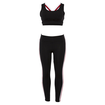 Echipa sportivă feminină de culoare cu margine