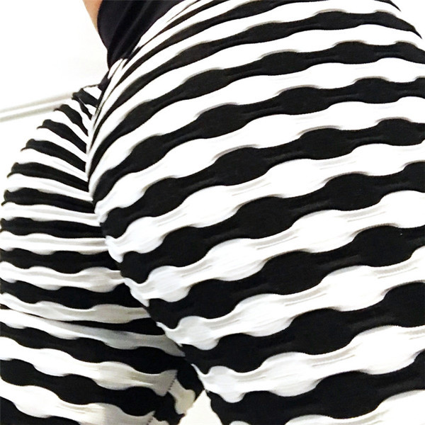 Modelarea jambierelor sport de damă în trei culori