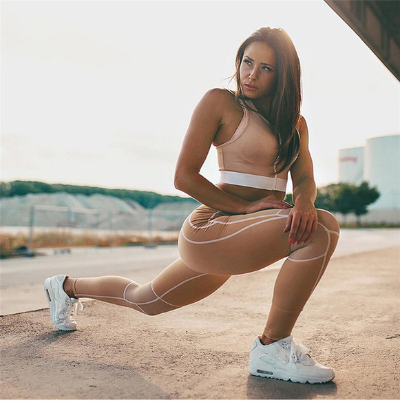 Echipă modernă de sport feminin, inclusiv jambiere și bustieră