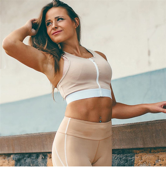 Echipă modernă de sport feminin, inclusiv jambiere și bustieră