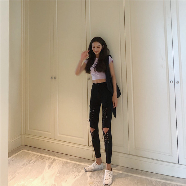 Pantaloni de dama la moda in negru cu motive rupte si cravate - model Slim