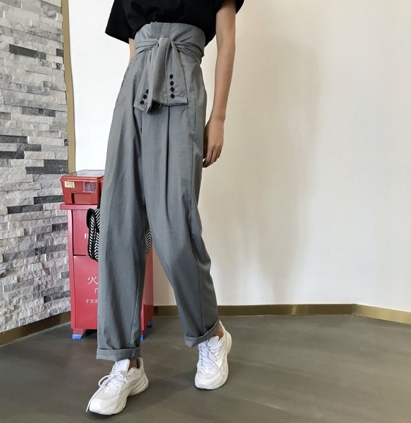 Pantaloni de dama cu talie inalta si curea de culoare gri