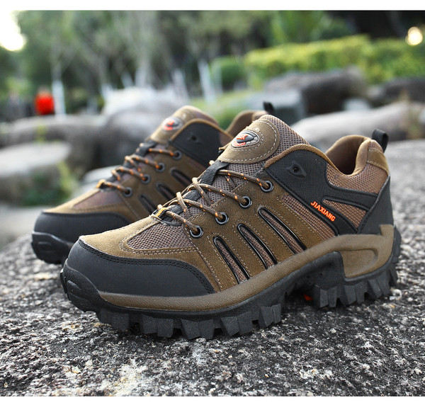 Ανδρικά καθημερινά παπούτσια κατάλληλα για σπορ σε δύο μοντέλα