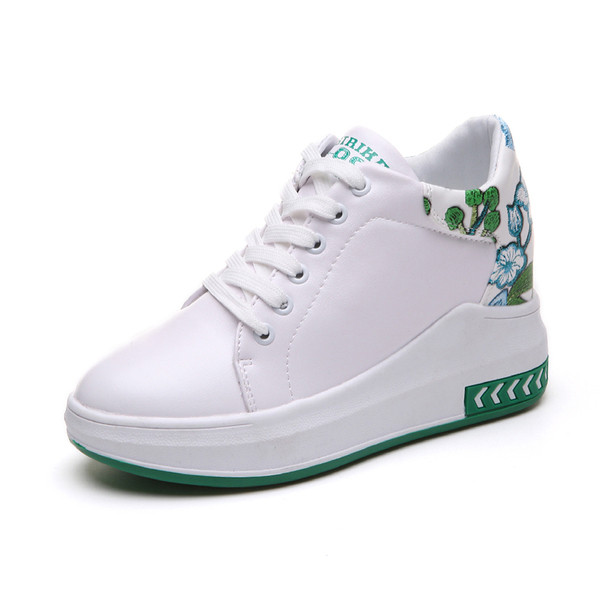 Μοντέρνα γυναικεία αθλητικά παπούτσια  με πολύχρωμα κεντήματα σε διάφορα χρώματα