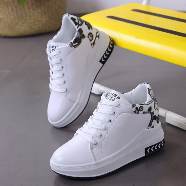 Μοντέρνα γυναικεία αθλητικά παπούτσια  με πολύχρωμα κεντήματα σε διάφορα χρώματα