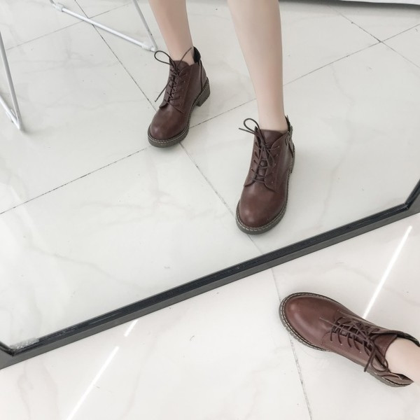 Дамски боти от еко кожа с връзки в два цвята