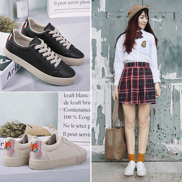 Μοντέρνα αθλητικά πάνινα παπούτσια με πολύχρωμα κεντήματα