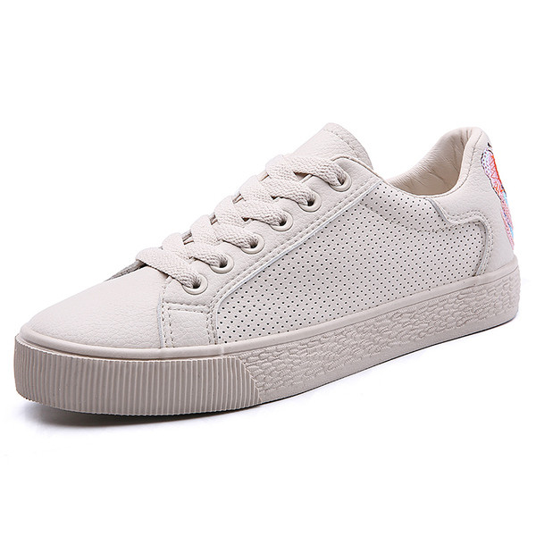 Μοντέρνα αθλητικά πάνινα παπούτσια με πολύχρωμα κεντήματα