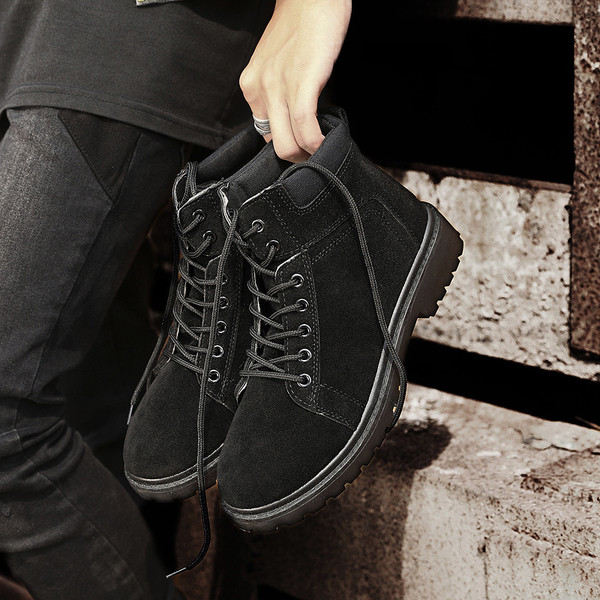 Ανδρικές μπότες σε δύο χρώματα