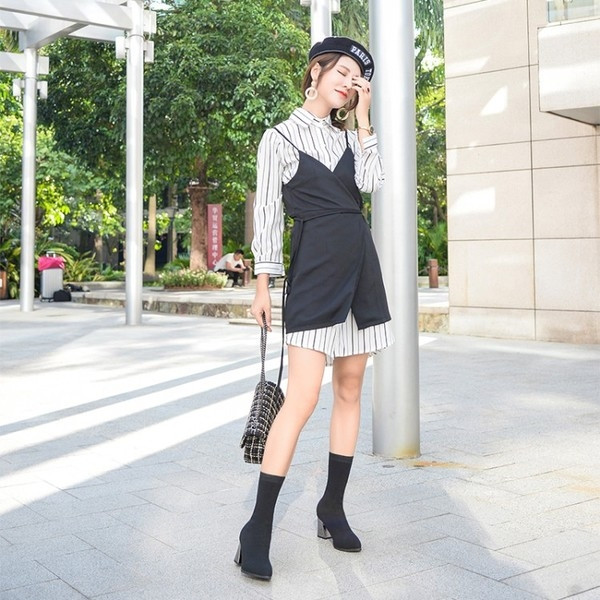 Εντυπωσιακές γυναικείες μπότες με μαύρο χρώμα