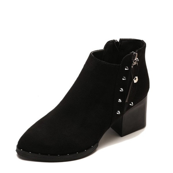 Cizme de dama cu toc si ochiuri metalice de culoare neagra