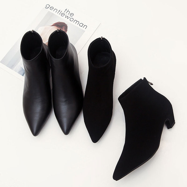 Заострени дамски боти с нисък ток в два модела