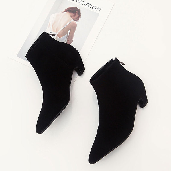 Заострени дамски боти с нисък ток в два модела