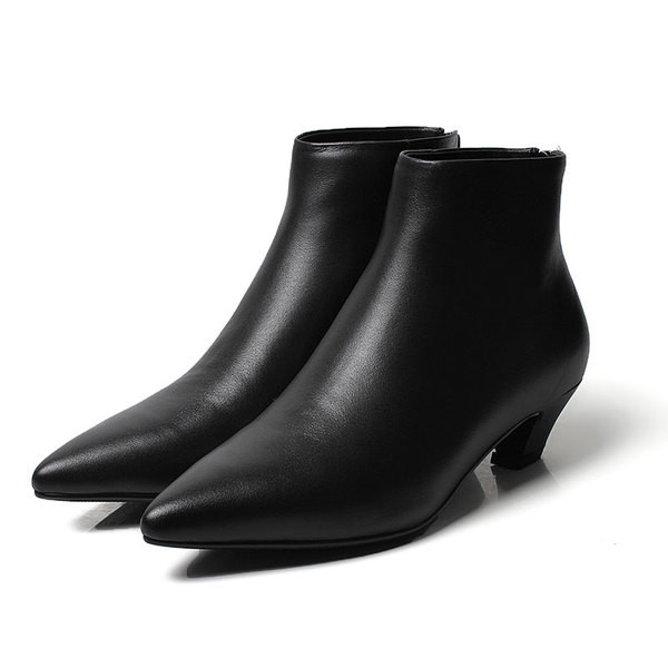 Заострени дамски боти с нисък ток в два модела