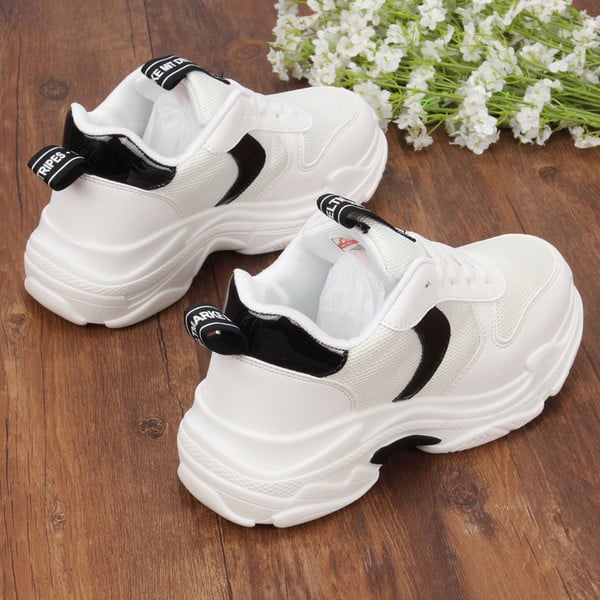 Μοντέρνα  γυναικεία αθλητικά παπούτσια με δίχτυ κατάλληλα για αθλήματα