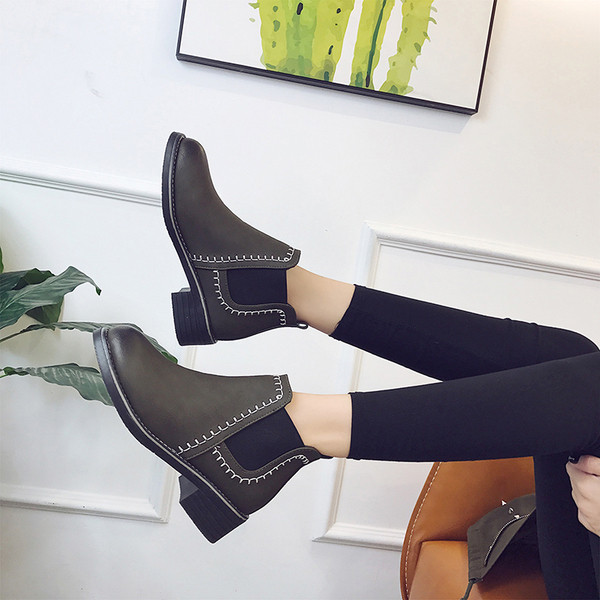 Καθημερινές γυναικείες δερμάτινες μπότες σε τρία χρώματα