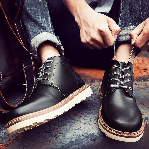 Мъжки стилни боти от еко кожа с външен шев