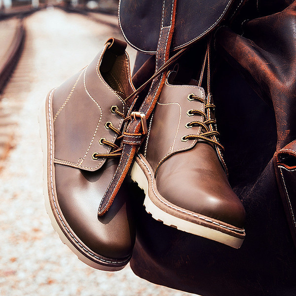 Мъжки стилни боти от еко кожа с външен шев