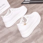 Ежедневни дамски кецове с висока платформа в бял цвят