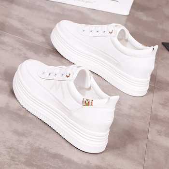 Casual γυναικεία αθλητικά παπούτσια με ψηλή πλατφόρμα σε λευκό χρώμα