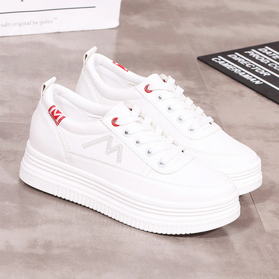 Ежедневни дамски кецове с висока платформа в бял цвят